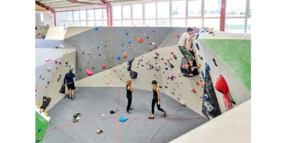 Klettern - Kurse, Unterricht, Training - PLZ 94315 (Deutschland) - Alte Ziegelei Boulderhalle Straubing