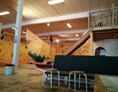 Kletterhalle: Kinderspielbereich im Boulderklub mit Piratenschiff und Rutsche! - Boulderklub