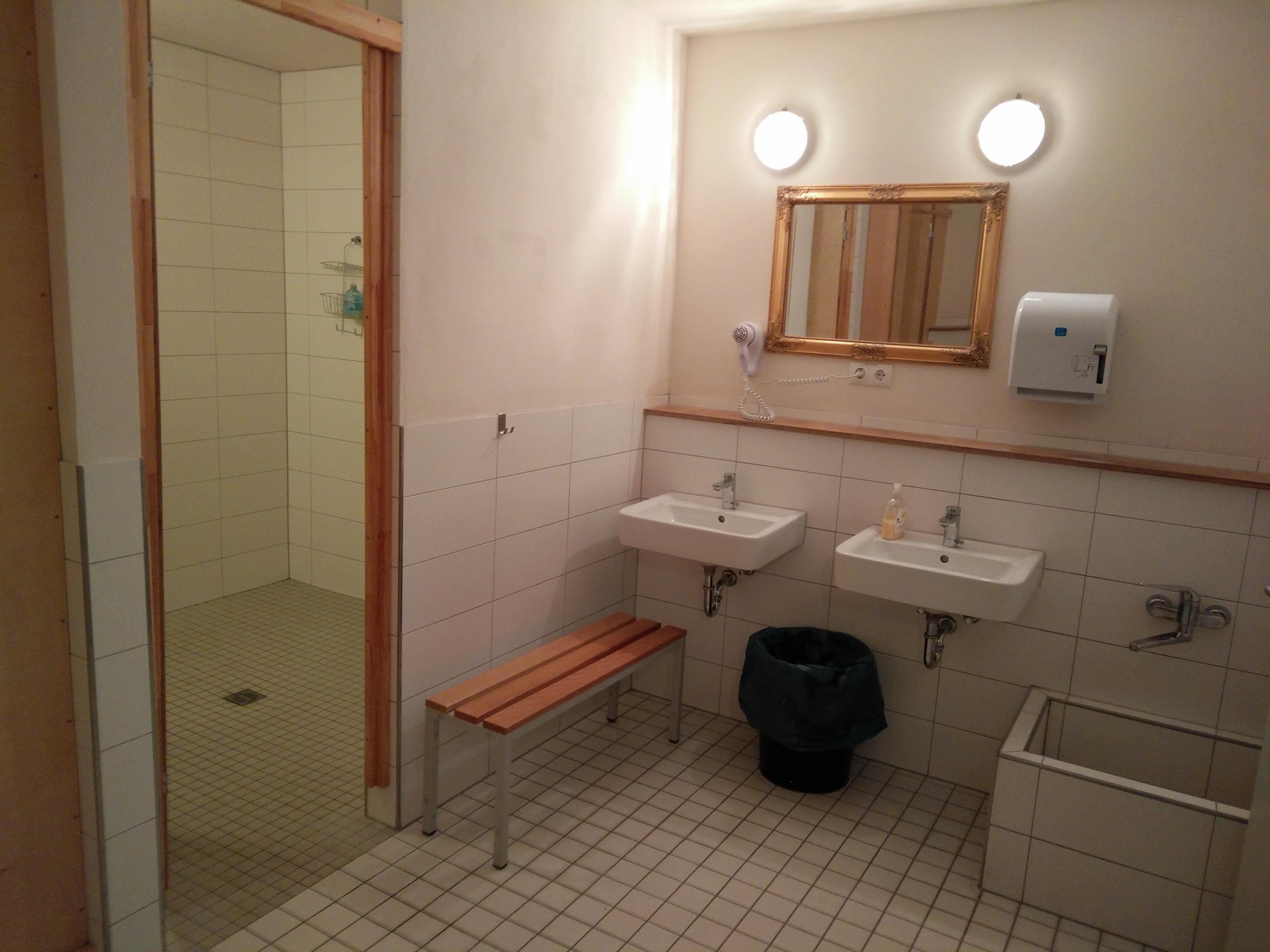 Klettern - Indoor Bereich - Deutschland - Dusche im Boulderklub - Boulderklub