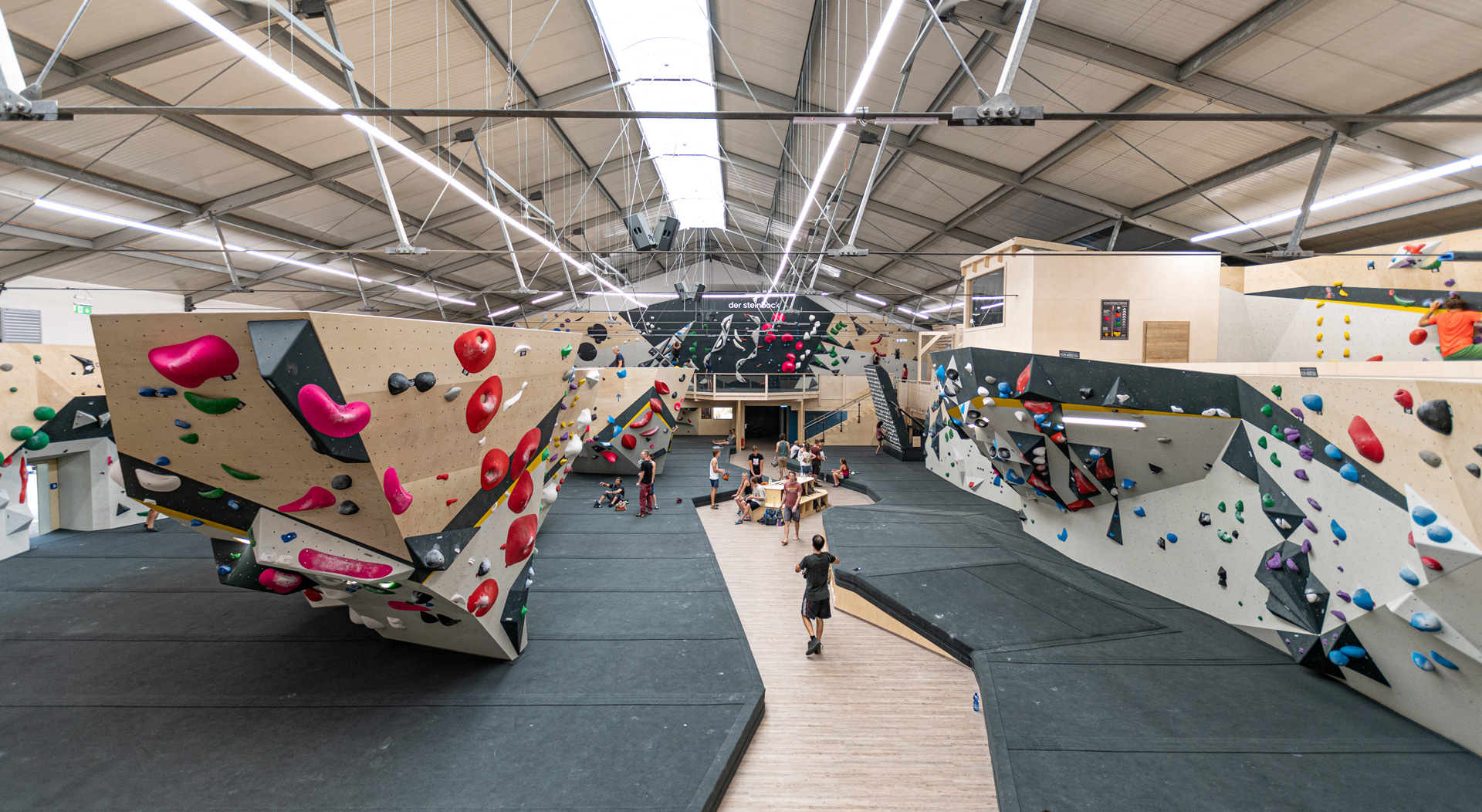 Klettern - Indoor Bereich - der steinbock Boulderhalle Nürnberg