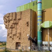 Kletterhalle - Kletterwand am Biomassekraftwerk Wicker