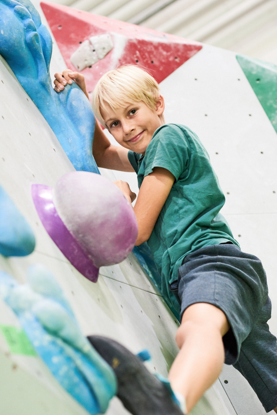 Kletterhalle: Kinder Boulderkurse 7-13 Jahre, ab 14 Jahre Jugend Boulderkurse. - GRAVITY Boulderhalle
