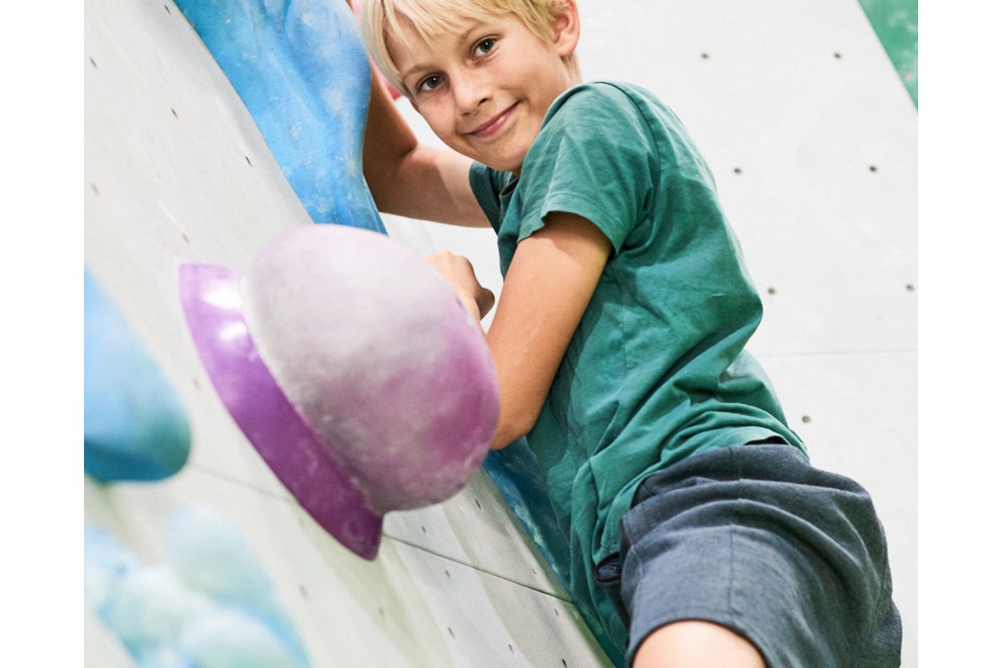 Kletterhalle: Kinder Boulderkurse 7-13 Jahre, ab 14 Jahre Jugend Boulderkurse. - GRAVITY  Boulderhalle
